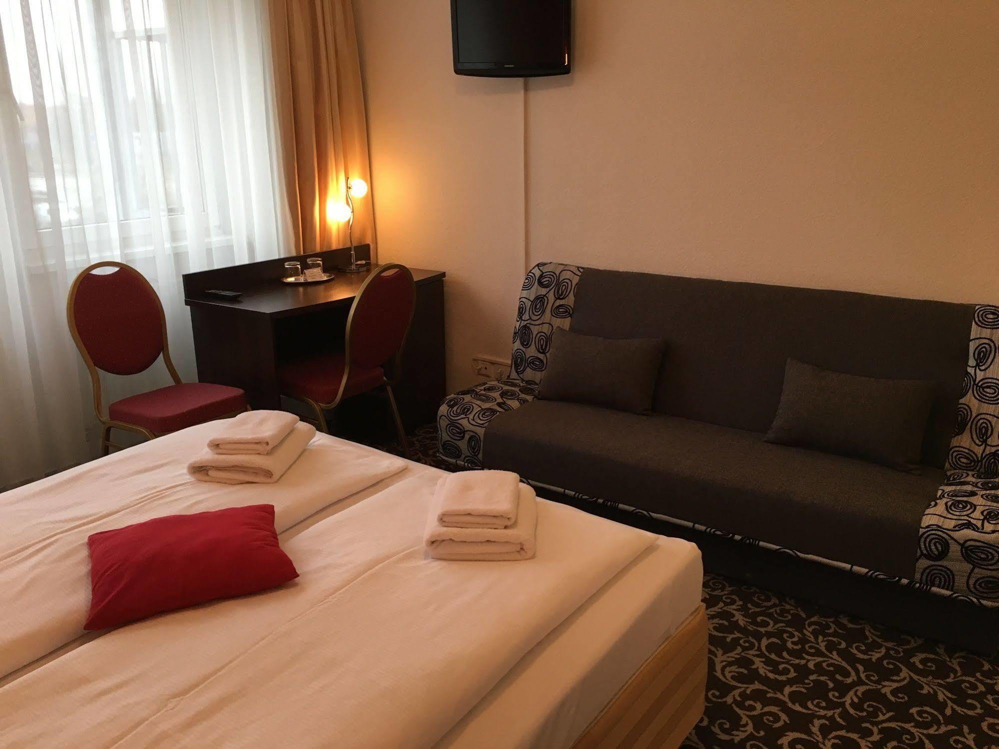 Atlas Berlin Hotel Bagian luar foto